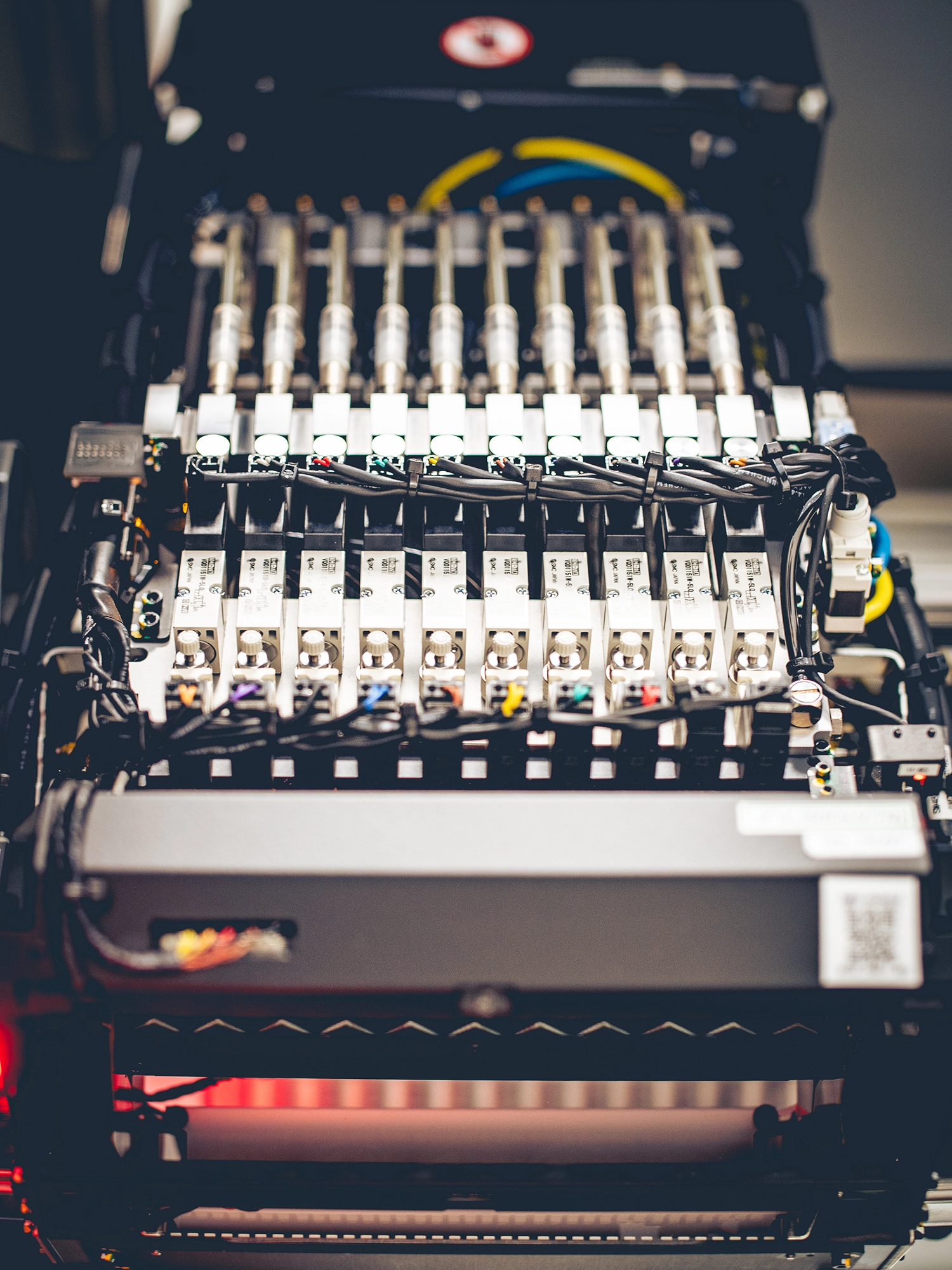 Ambiance industrielle dans l’usine de production française VideoLed.